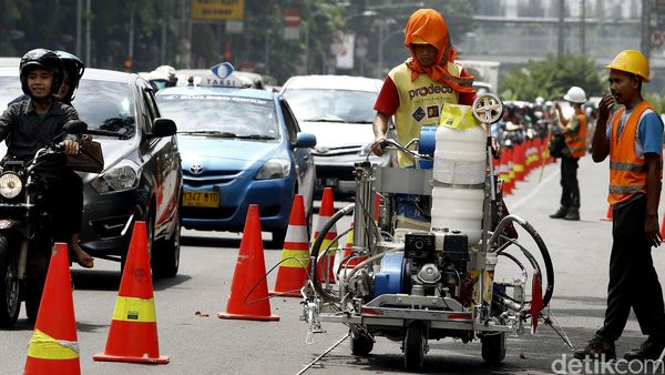 Pengecatan Media Jalan di Medan Merdeka