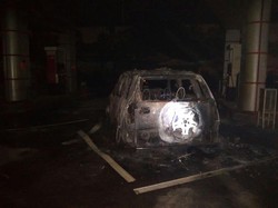 Mobil Cherry Tiggo dan 1 Motor Terbakar di SPBU Lubang Buaya Jakarta Timur
