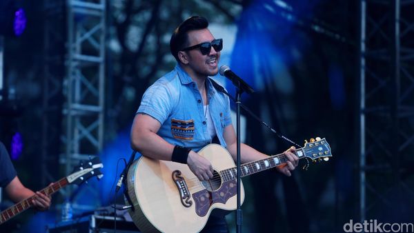 Kenangan 25 Tahun Naif Berkarier