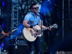 Naif Tampil Pertama Kali di Synchronize Fest