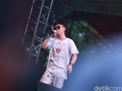 Rich Chigga Bawa Gendang di Klip Glow Like Dat?