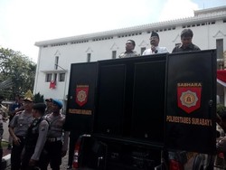 Temui Pendemo Petani Tebu, Gus Ipul Janji akan Investigasi PG KTM