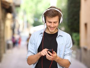Dengerin Musik Bertempo Lambat dan Nyanyi Bersama Bisa Minimalisasi Stres Dengerin Musik Bertempo Lambat dan Nyanyi Bersama Bisa Minimalisasi Stres