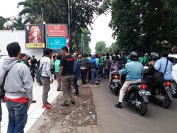 Puluhan Driver Go-Jek Berdemo di Kantor Go-Jek, Protes Tarif yang Turun