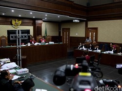Pembantu Jessica Wongso Batal Bersaksi, Sidang Ditunda Hingga Kamis