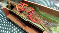 Enaknya Ikan Patin Bakar Bambu yang Pedas Berbumbu Aromatik