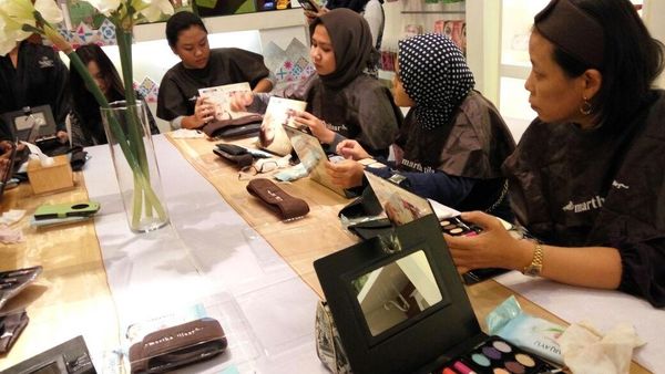 BEAUTY CLASS DI MARTHA TILAAR SHOP SUMMARECON MALL
