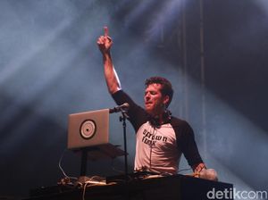 Mark Ronson Bertemu Miley Cyrus dalam Nothing Breaks Like A Heart