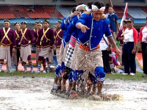 Meriahnya Lomba Terompah Panjang di Nusakambangan