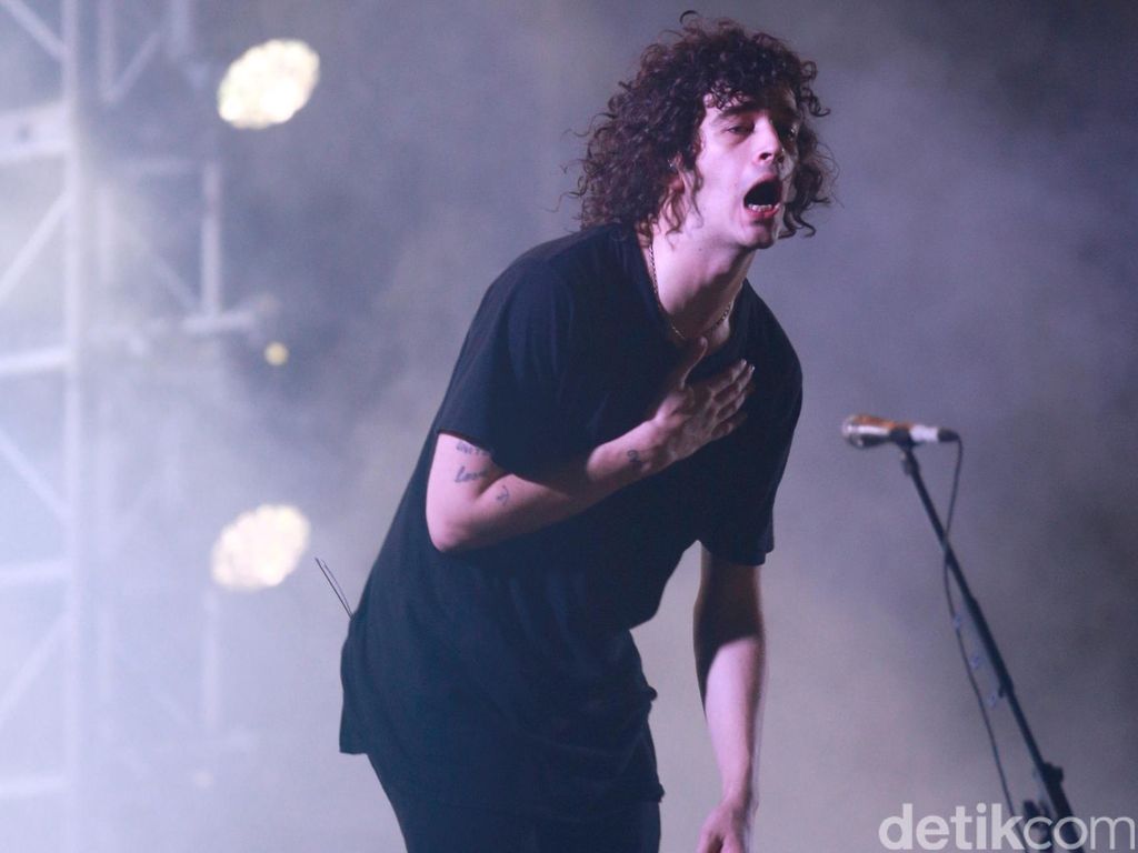 Vokalis The 1975 Kritik Artis yang Pasang Tarif Jumpa Fans Vokalis The 1975 Kritik Artis yang Pasang Tarif Jumpa Fans