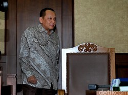 Pengacara: Biaya Renovasi Rumah Nurhadi dari Usaha Burung Walet