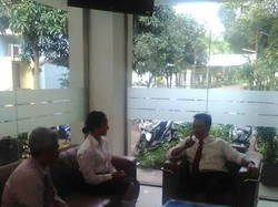 Saat Menpora Hibur Gloria Paskibraka Asal Depok di Asrama di Cibubur