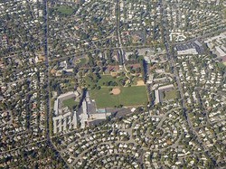 Di Wilayah Ini, Punya Gaji Miliaran Bukan Orang Kaya