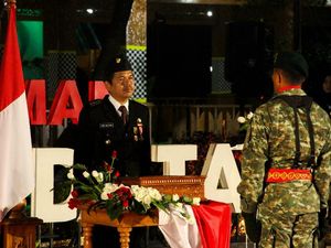 Saat Bendera Pusaka Diantarkan dengan Ritual ala Purwakarta