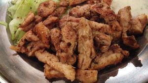 Menyantap Turkish Menemen dan Israeli Grilled Chicken yang Gurih