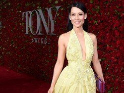 Lucy Liu Rilis Sepatu Berdesain Timeless