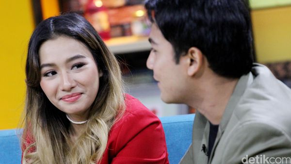 Tatapan Adzana Bing Slamet pada Rizky Alatas