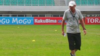 Bahkan 13 tahun lalu ia pernah menerima ginjal dari seorang pendonor. Hal itu juga yang diduga membuat Riedl gagal melatih Persebaya Surabaya di Shopee Liga 1 2019. Amalia/detikcom.