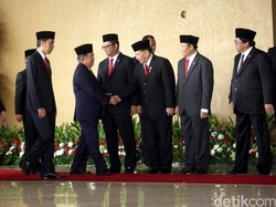 Begini Cara Jokowi Membangun Jembatan Udara