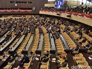 Buka Masa Sidang Baru, Ketua DPR Ajak Rakyat Bekerja Lebih Giat