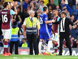 Conte meraih hasil manis di pertandingan resmi pertamanya bersama Chelsea. Timnya itu mengalahkan West Ham United 2-1. (Foto: Getty Images/Michael Regan)