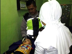 Sempat Terjebak Macet Demo Ormas, Balita dan Ortunya Diantar Mobil Patwal ke RS