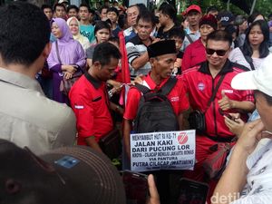 Penuhi Nazar, Watimin Jalan Kaki dari Cilacap untuk Lihat Upacara di Istana