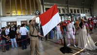 Peringati HUT RI, Gerbong Commuter Line Dihias