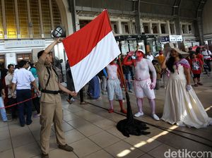 Peringati HUT RI, Gerbong Commuter Line Dihias