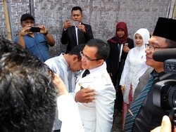 Momen Haru Ketika Bupati Anas Kunjungi Penerima Banyuwangi Cerdas