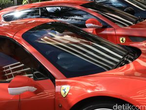 Konvoi Mobil Mewah Peringati HUT RI