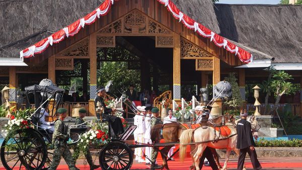 Bendera Pusaka Pemkab Purwakarta Diarak Kereta Kuda