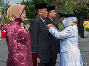 Risma Ingatkan PNS di Pemkot Surabaya Jujur dan Mendengarkan Rakyat