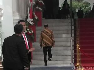 Jelang Upacara Penurunan Bendera, Arcandra Tahar Datangi Istana Merdeka