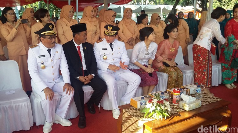 Hasil gambar untuk FOTO TERBARU Apapun Agama dan Sukunya, Anda berhak Duduk di Jabatan Apapun di RI