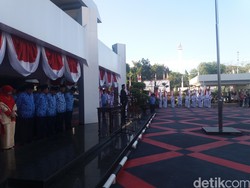 Dipimpin Tjahjo, Upacara HUT RI di Kemendagri Diikuti Kades dan Camat Terbaik