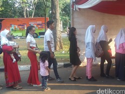 Saat Warga Boleh Masuk Ring 1 Istana Untuk Saksikan Penurunan Bendera