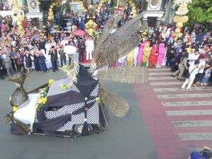 Kopassus, Paskhas, hingga Tukang Sate Ramaikan Pawai Mobil Hias Purwakarta