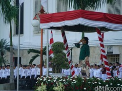 Pakai Kebaya, Sri Mulyani Pimpin Upacara di Kemenkeu