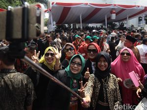 Berselfie Ria di Istana Negara