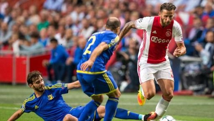 Ajax Diimbangi Rostov, Gladbach Atasi Young Boys