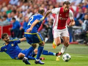 Ajax Diimbangi Rostov, Gladbach Atasi Young Boys