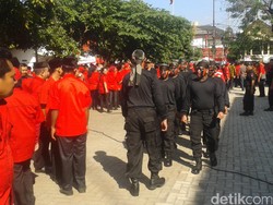 Hasto Kristiyanto Pimpin Upacara HUT RI ke-71 di Kantor PDIP