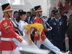 Cerita Nilam, Baru Tahu Jadi Pembawa Baki Bendera Pusaka Jam 07.00 WIB