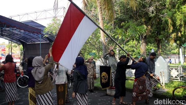 Upacara 17 Agustus Ala Onthelis Yogyakarta