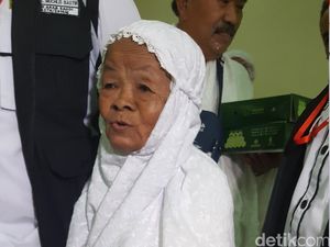 Senyum Semangat Nenek Mariana Saat Tiba di Makkah