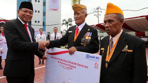 BRI Serahkan Bantuan di Papua