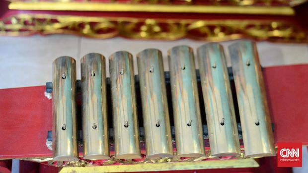 Gamelan terkecil dalam satu set gamelan salendro pelok adalah gamelan peking. Peking memiliki suara yang tinggi dibanding gamelan lain.