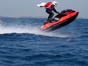 SeaDoo Peringati HUT RI dengan Atraksi di Tengah Laut