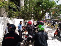 Driver Gojek di Surabaya Berunjuk Rasa